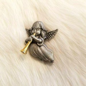 VTg‎ Daria Angel Horn Brooch 2217